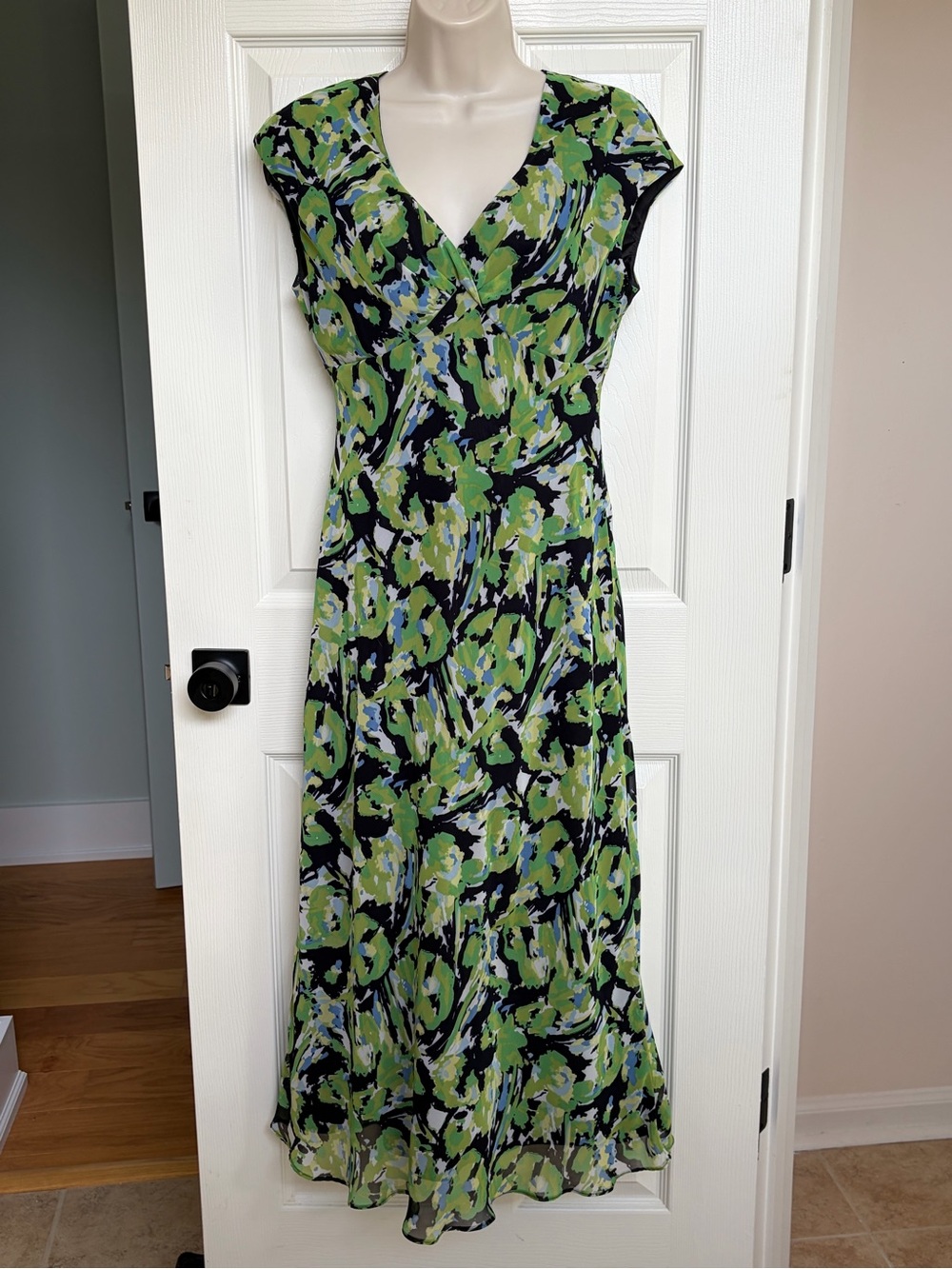 Kasper Vibrant Green Abstract V Neck Abstract Cap Sleeve Midi Dress Size 6
